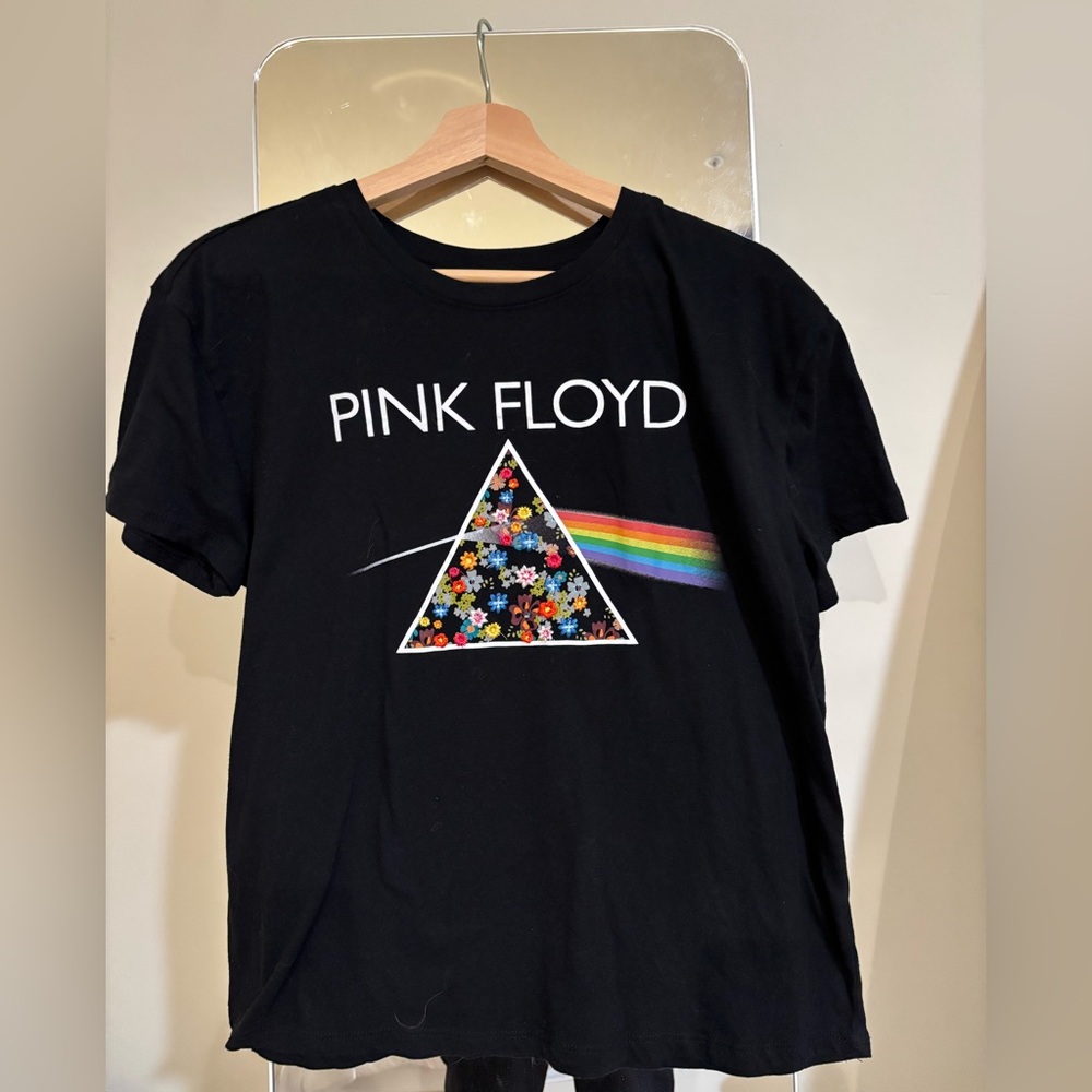 Pink Floyd women’s medium Black Prism embroidered Graphic Tee